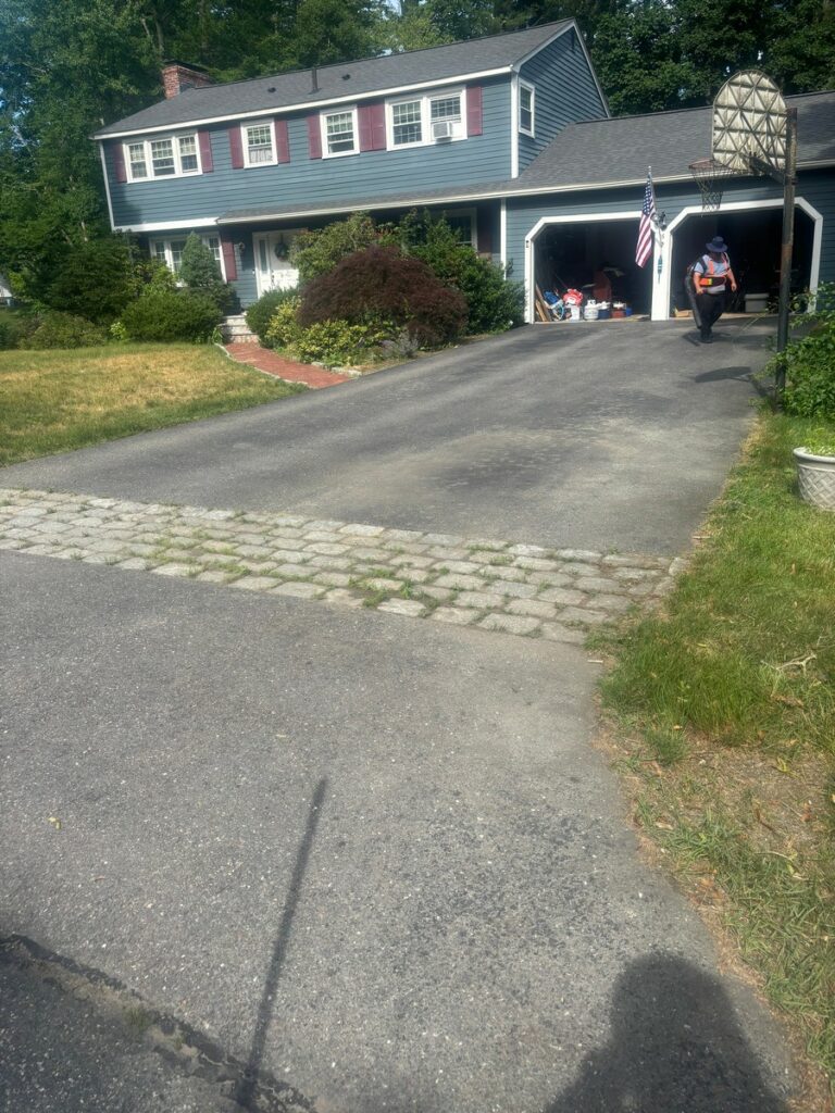Residential Driveway Sealcoating in Tyngsboro, MA