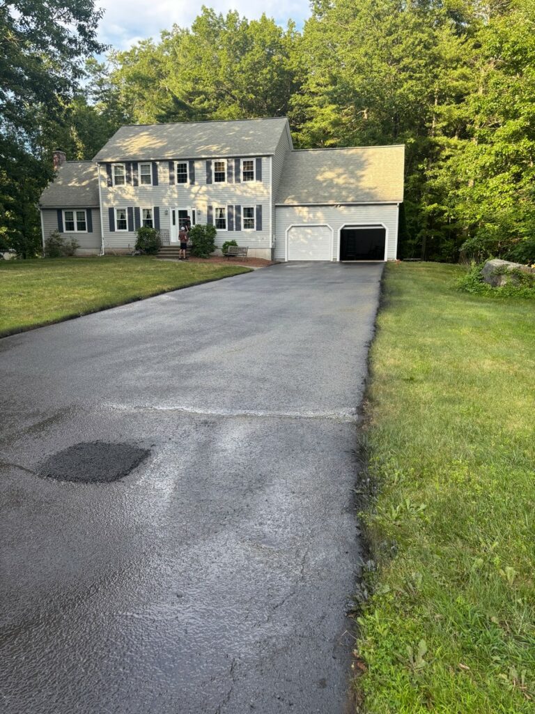 Tyngsboro, MA Driveway Sealcoating and Asphalt Repair