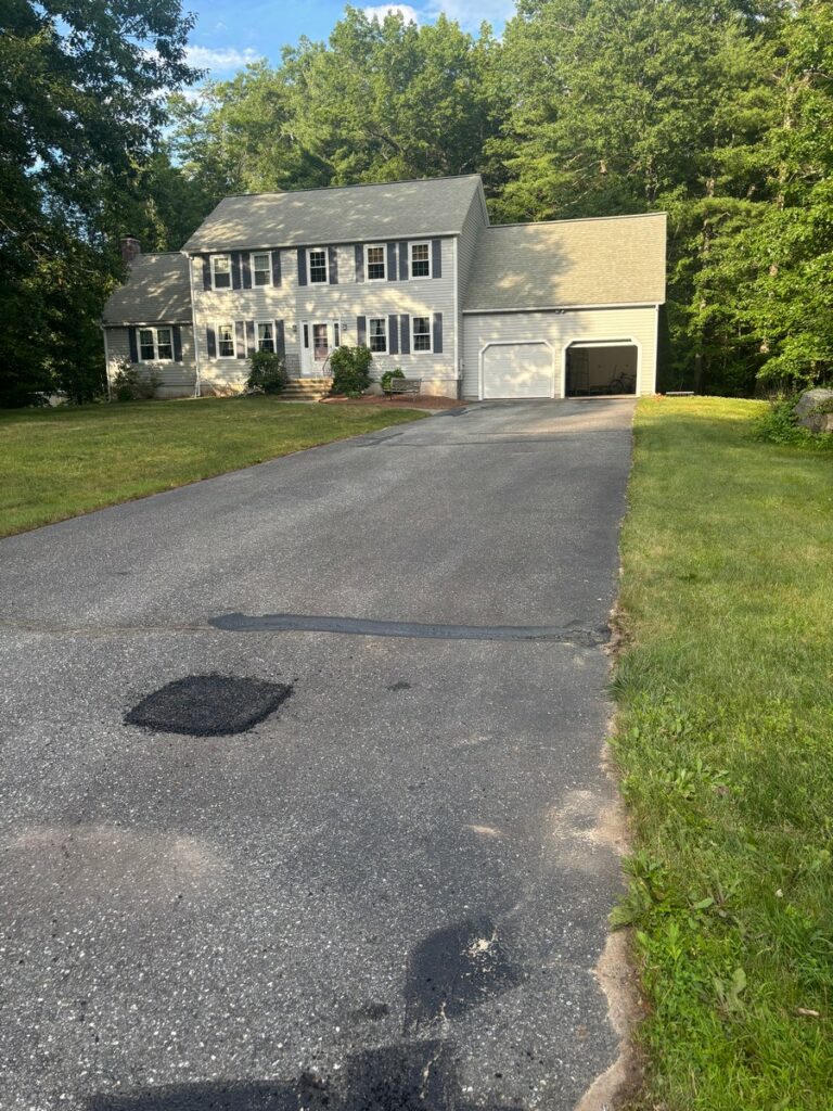 Tyngsboro, MA Driveway Sealcoating and Asphalt Repair