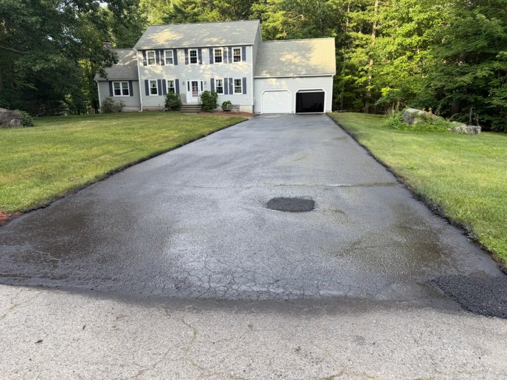 Tyngsboro, MA Driveway Sealcoating and Asphalt Repair