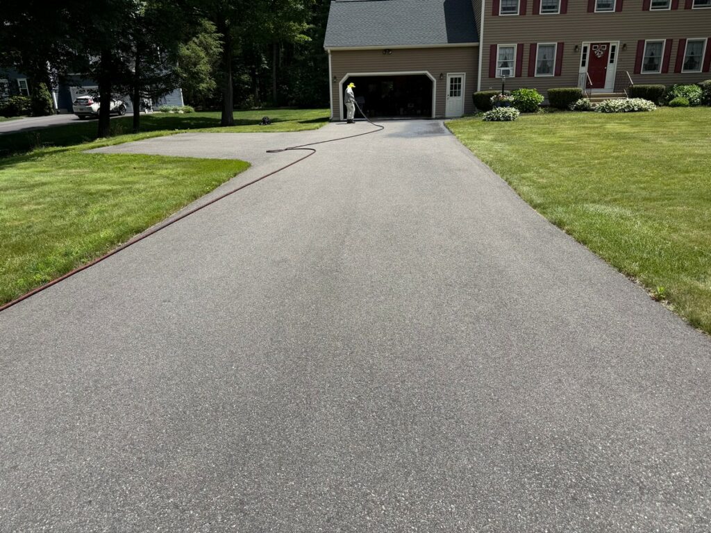 Tyngsboro, MA Driveway Sealcoating