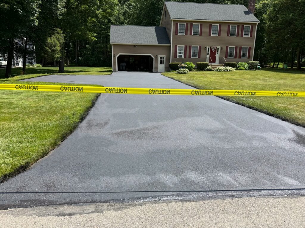Tyngsboro, MA Driveway Sealcoating