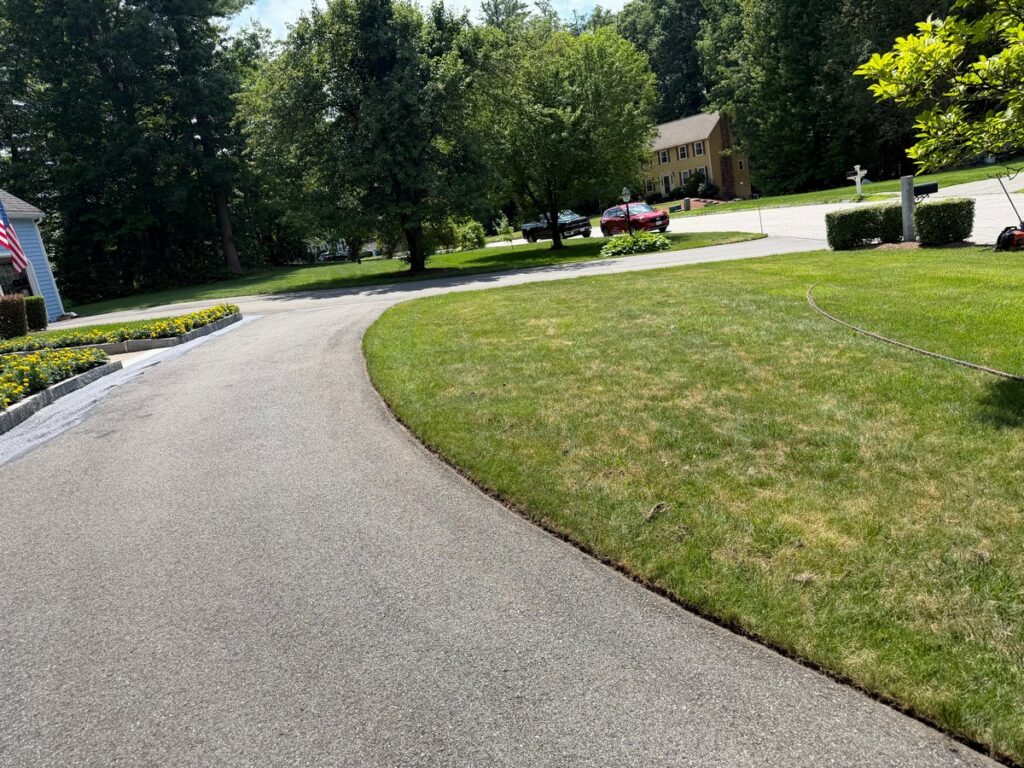 Tyngsboro, MA Residential Driveway Sealcoating